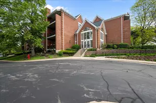 29 Hunt Club Dr, Saint Charles, IL 60174 - Photo 1