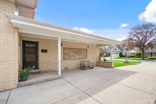 417 N Prospect Manor Ave, Mount Prospect, IL 60056 - Photo 5