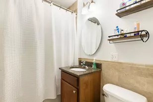 1437 W Greenleaf Ave, Chicago, IL 60626 - Photo 13
