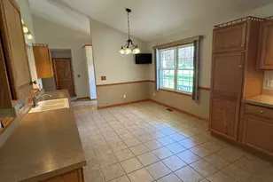 541 Hollyberry Ln, Bourbonnais, IL 60914 - Photo 5