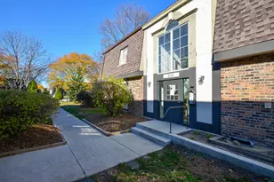869 Trace Dr, Buffalo Grove, IL 60089 - Photo 1