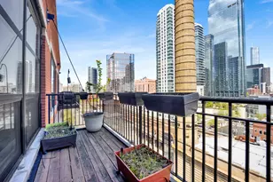 226 N Clinton St, Chicago, IL 60661 - Photo 9