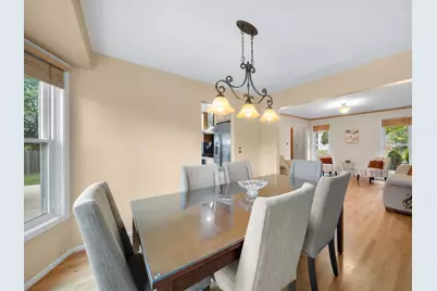 661 Thompson Boulevard, Buffalo Grove, IL 60089 - Photo 7