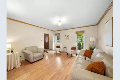 661 Thompson Boulevard, Buffalo Grove, IL 60089 - Photo 5