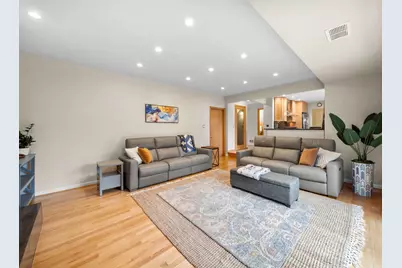 661 Thompson Boulevard, Buffalo Grove, IL 60089 - Photo 15