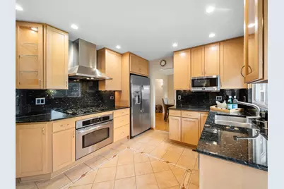 661 Thompson Boulevard, Buffalo Grove, IL 60089 - Photo 9
