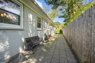 1143 Beverly Pl, Lake Forest, IL 60045 - Photo 33
