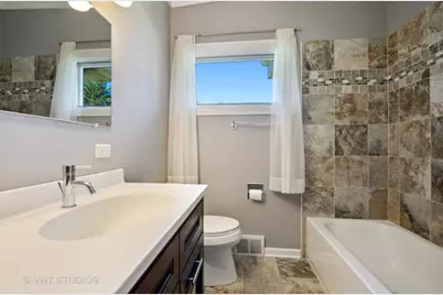 7811 W Winnemac Avenue, Norridge, IL 60706 - Photo 9