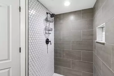 9023 S Oglesby Avenue, Chicago, IL 60617 - Photo 13