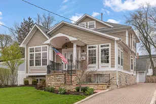 117 N Park Blvd, Glen Ellyn, IL 60137 - Photo 1