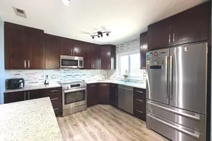 9375 Landings Ln, Des Plaines, IL 60016 - Photo 7