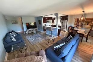 9375 Landings Ln, Des Plaines, IL 60016 - Photo 5