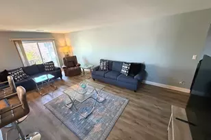 9375 Landings Ln, Des Plaines, IL 60016 - Photo 3