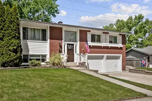 6402 MacArthur Dr, Woodridge, IL 60517 - Photo 1
