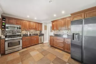 6402 MacArthur Dr, Woodridge, IL 60517 - Photo 5