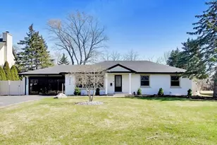 2055 Walnut Cir, Northbrook, IL 60062 - Photo 1