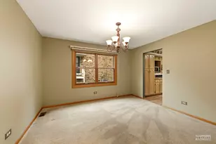 2340 Ridgewood Rd, Lisle, IL 60532 - Photo 9