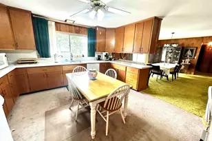 57 Sherwood Dr, Centralia, IL 62801 - Photo 3