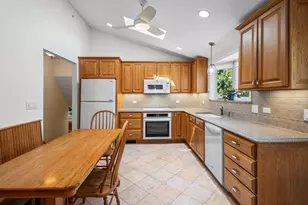 1016 Longmeadow Dr, Glenview, IL 60025 - Photo 9