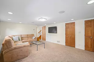 1016 Longmeadow Dr, Glenview, IL 60025 - Photo 13