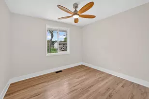 408 Desmond Dr, Schaumburg, IL 60193 - Photo 15