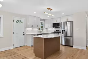 408 Desmond Dr, Schaumburg, IL 60193 - Photo 5