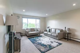 1475 Rebecca Dr, Hoffman Estates, IL 60194 - Photo 3