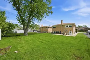 9536 Tripp Ave, Skokie, IL 60076 - Photo 37