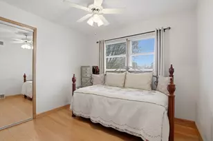 3955 W Greenleaf Ave, Lincolnwood, IL 60712 - Photo 19