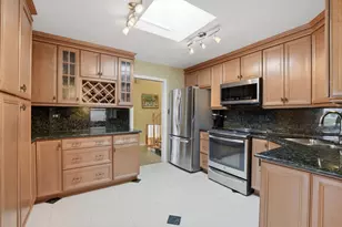 3955 W Greenleaf Ave, Lincolnwood, IL 60712 - Photo 9