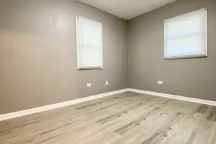 147 S Hill St, Woodstock, IL 60098 - Photo 9