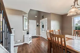 698 Fenwick Ln, South Elgin, IL 60177 - Photo 3