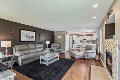 698 Fenwick Lane, South Elgin, IL 60177 - Photo 9