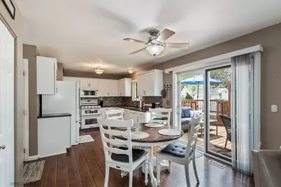 698 Fenwick Lane, South Elgin, IL 60177 - Photo 7