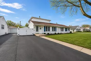 8912 S Ryan Rd, Hometown, IL 60456 - Photo 1