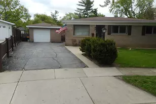 602 Bluff Ct, Streamwood, IL 60107 - Photo 1