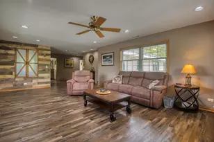 591 Sussex Ct, Elk Grove Village, IL 60007 - Photo 9