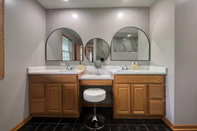 591 Sussex Court, Elk Grove Village, IL 60007 - Photo 13