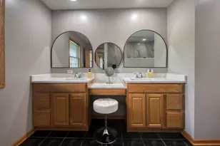 591 Sussex Ct, Elk Grove Village, IL 60007 - Photo 13