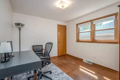 7706 Mobile Avenue, Burbank, IL 60459 - Photo 3