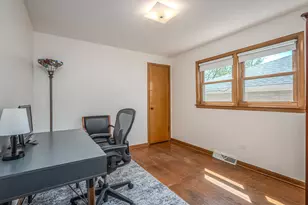 7706 Mobile Ave, Burbank, IL 60459 - Photo 3