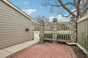 105 W Dover Dr, Mount Prospect, IL 60056 - Photo 37