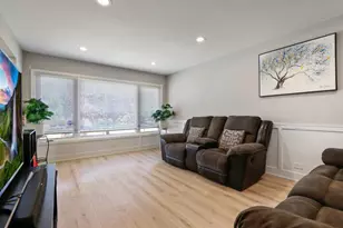 6117 W 83rd St, Burbank, IL 60459 - Photo 3