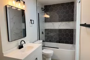 237 W Lakeside Dr, Vernon Hills, IL 60061 - Photo 9