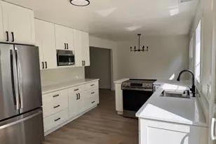 237 W Lakeside Dr, Vernon Hills, IL 60061 - Photo 5