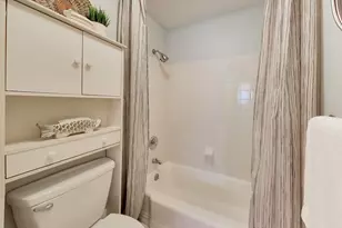 2400 N Lakeview Ave, Chicago, IL 60614 - Photo 19