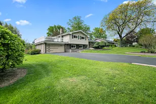 765 W Bayer Dr, Palatine, IL 60067 - Photo 1