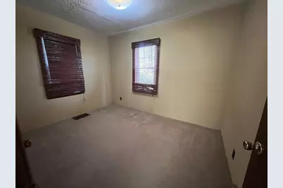 550 N Waddell Avenue, Freeport, IL 61032 - Photo 9