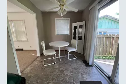 550 N Waddell Avenue, Freeport, IL 61032 - Photo 5