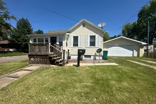 102 E Grove St, Streator, IL 61364 - Photo 1